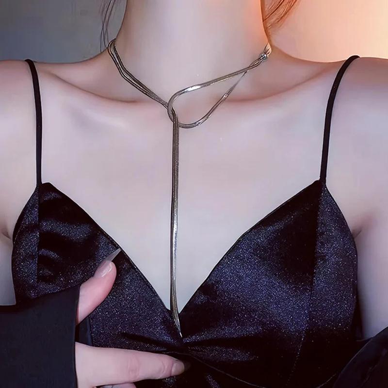 Minimalist Extra Long Pull-Out Necklace for Women - High-End Snake Bone Chain, Light Luxury Design, Simple & Versatile Style