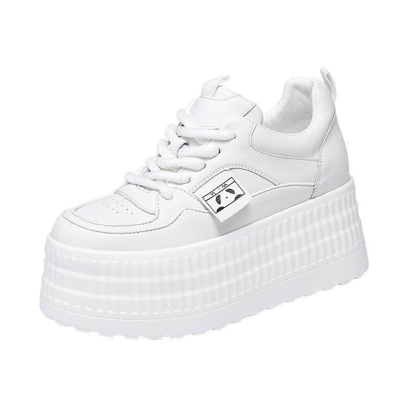 

2024 новые маленькие белые туфли женские маффины небольшая высота на толстой подошве удлиняют ноги повседневные кеды 41