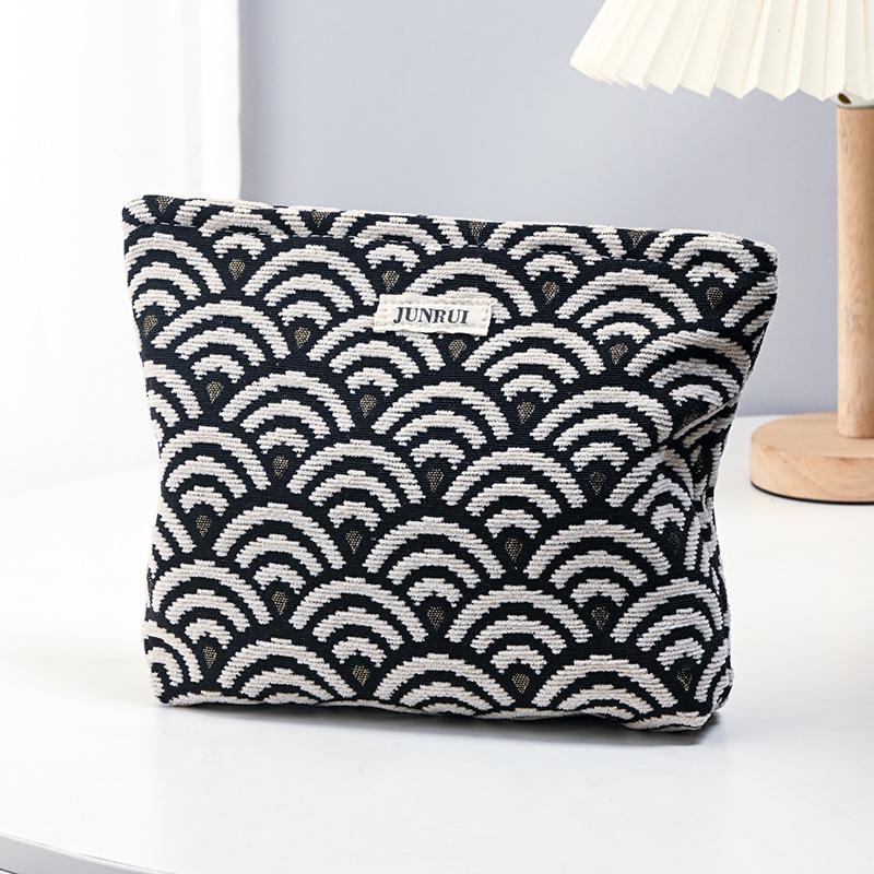 Autumn/Winter Chenille Plush Women s Large Capacity Makeup Bag - Travel Portable Storage High Value Bag