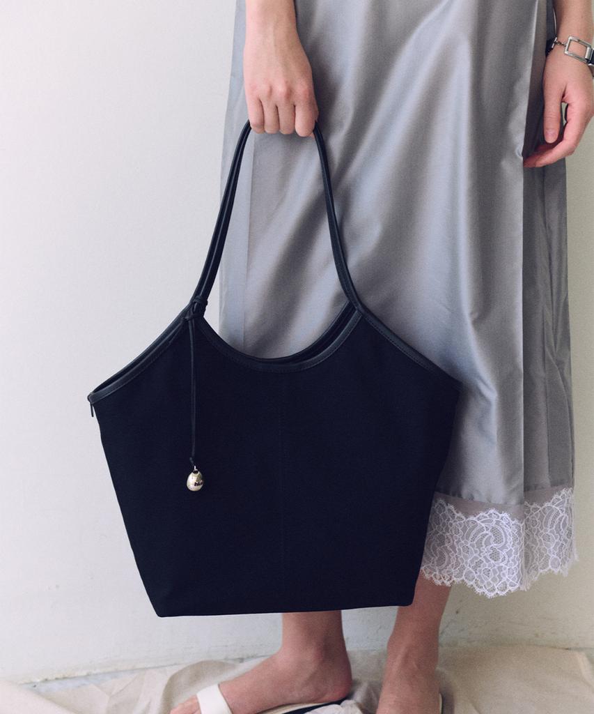 Ovhee Vert Canvas Shoulder Bag_Black