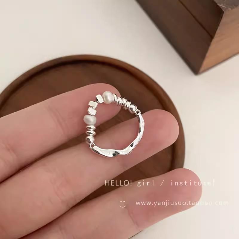 **Elegant Irregular Silver Pearl Ring for Women - Luxurious Niche Design**