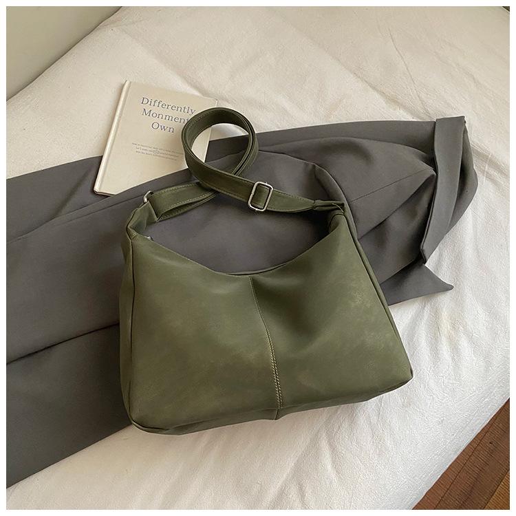 Fashionable large capacity crossbody bag winter new high-value tote bag shoulder bag commuter underarm bag