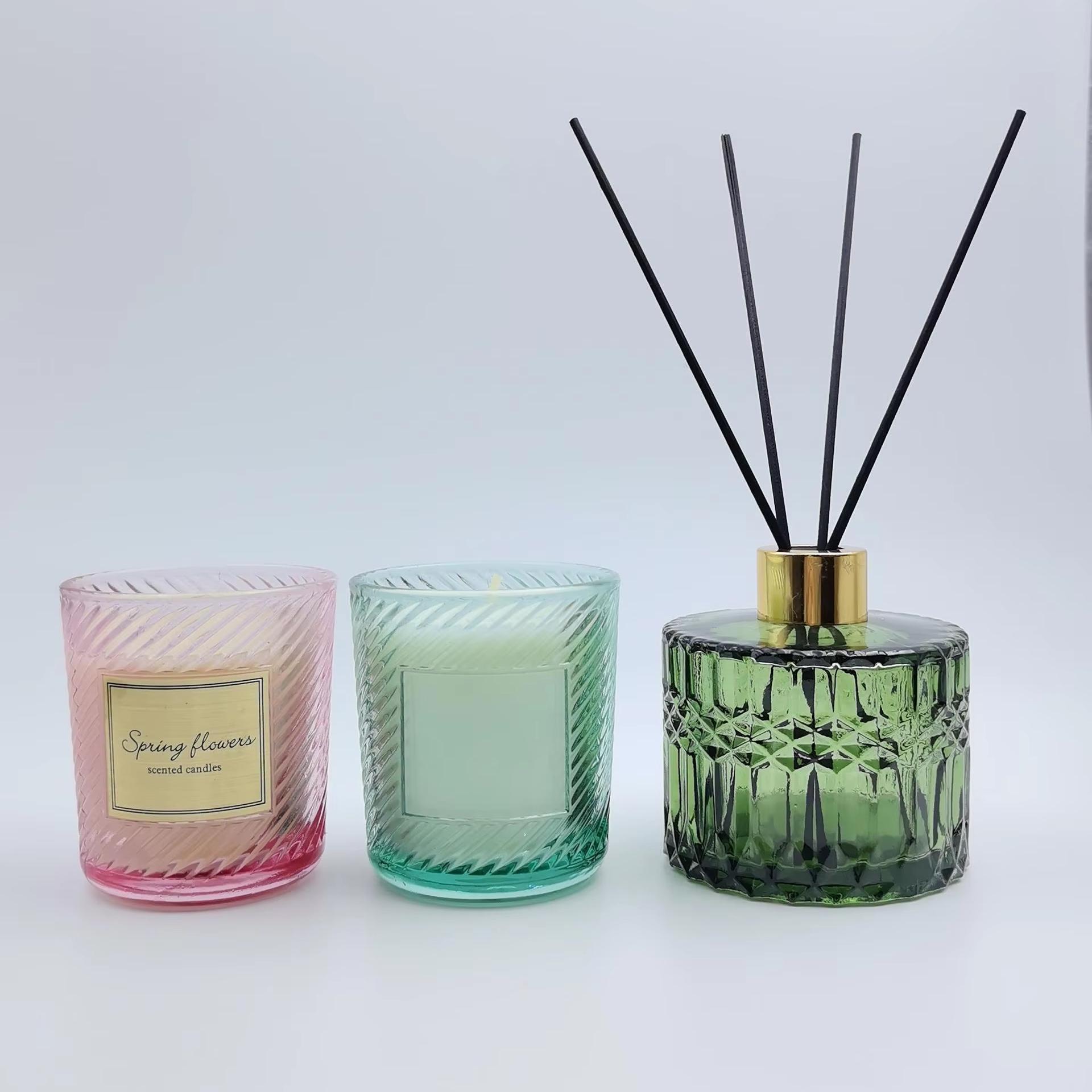 China Supply Candle in Candle Making Raw Materials With Glass Bottle Candle Color box&Usb зелёный