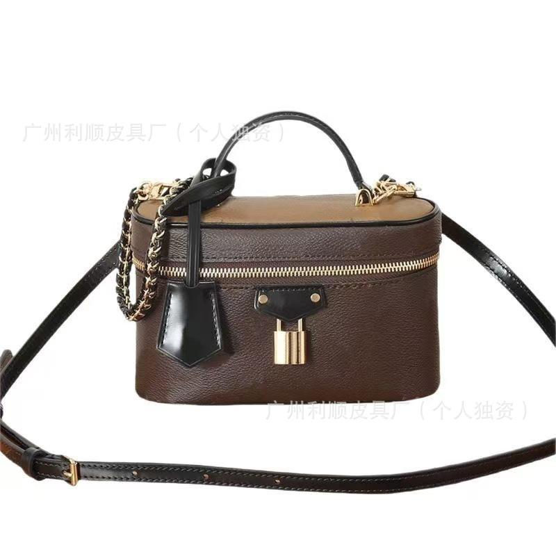 Source Guangzhou High-end Vanity Cosmetic Bag, Contrasting Color Chain Box Bag, Portable Messenger Shoulder Bag.