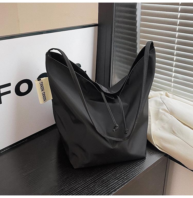 2025 New Lazy Wind Korean Version of High-end Simple Nylon Large-capacity Cloth Bag Casual Versatile Shoulder Tote Bag