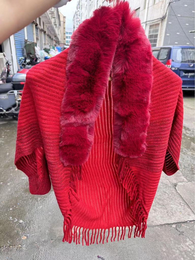 Autumn & Winter High-End Knit Cardigan: Color-Blocked Cloak Shawl with Large Fur Collar & Tassels, Korean Style Outerwear.