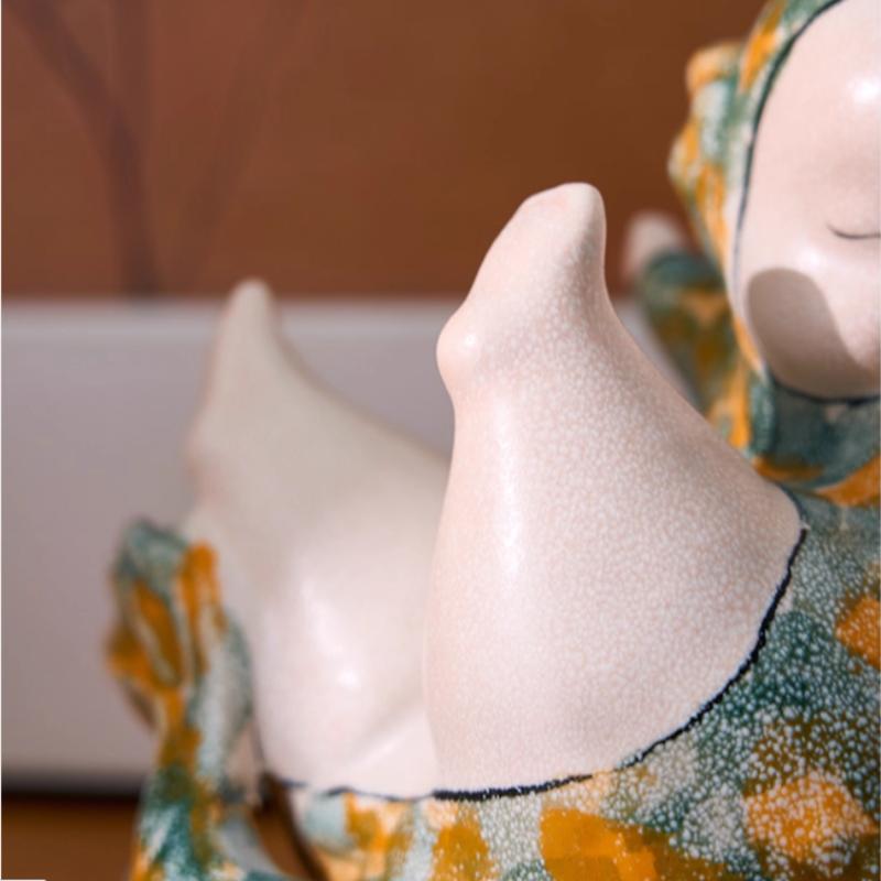 Artesanía de Cerámica Muñeca de Niña de Dibujos Animados Adornos de Escritorio Estilo Retro Chino Bebé de Cerámica Hecho a Mano Accesorios de Decoración para el Hogar