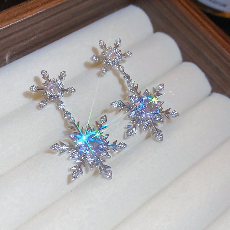 Chic Silver Needle Zircon Snowflake Earrings - Luxurious, Elegant, and Versatile Ear Studs