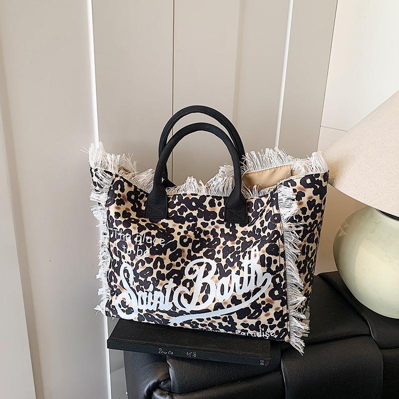 

Korean version of large-capacity handbag women s 2025 new leopard print tote bag letter printing portable commuter bag чёрный
