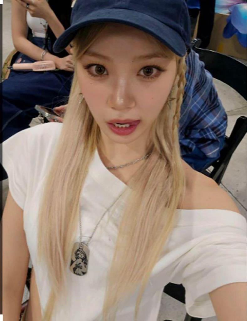 [USED] HYSTERIC GLAMOUR Guitar Girl Necklace Worn by Chaewon