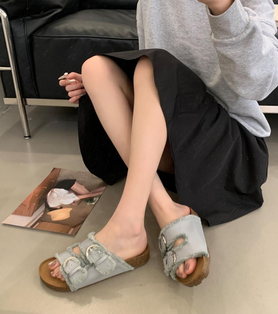Korean Version of Internet Celebrity Belt Buckle Cool Slippers Women's Summer 2025 New Niche Retro Fringed Fashion Outside Sandals