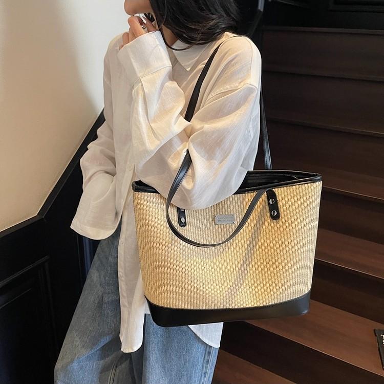 Summer new niche fashion contrasting color straw woven portable shoulder crossbody large capacity tote bag