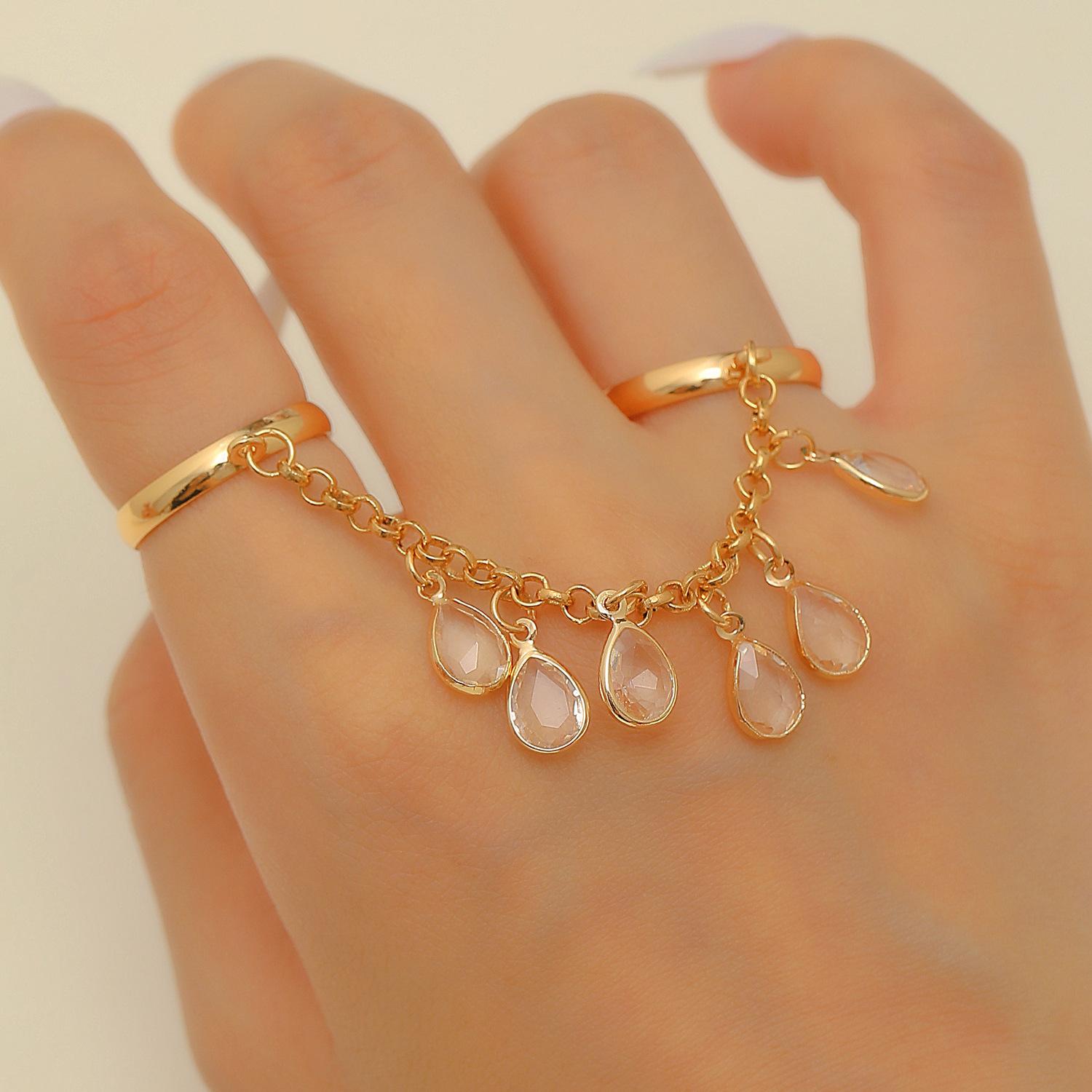 Two Finger Connected Chain Ring with Teardrop Shaped Shiny Stones Elegant Gold Tone Women Fashion Hand Jewelry