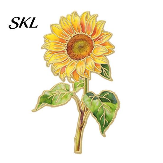 Decorative Clothing Pin Brooch Pin, Enamel Flower Design with Smooth Edges, Artistic Lightweight Zinc Alloy Badge for Jackets Scarves Bags Gift Lapel