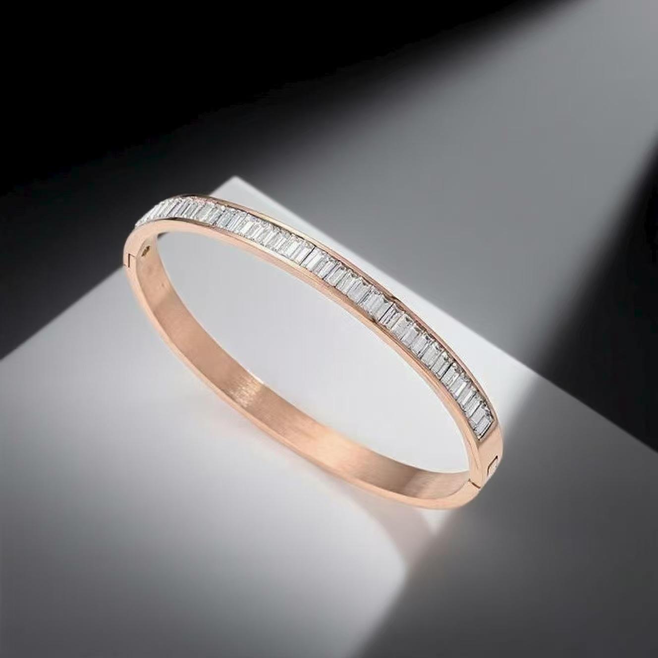 Trendy Titanium Steel Bracelet: High-End, Non-Fading, Rhinestone-Inlaid Jewelry for Girls