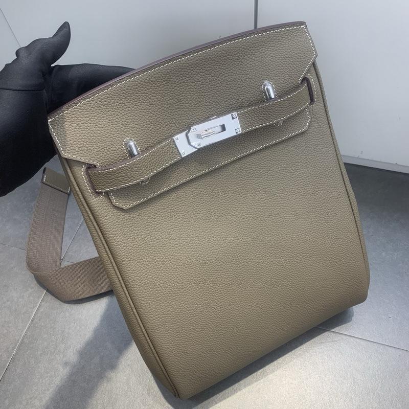 26 Neue erste Schicht Rindsleder Togo quadratische Schlüsselloch Brusttasche Unisex Leder Bauchtasche schräg über Körper tragbare Umhängetasche modisch Rücken