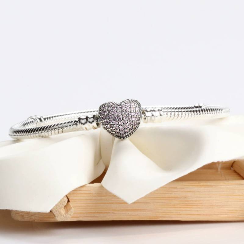 Heart Shape Copper Ladies Bracelet With Rhinestones For Daily Wear And Giftgiving