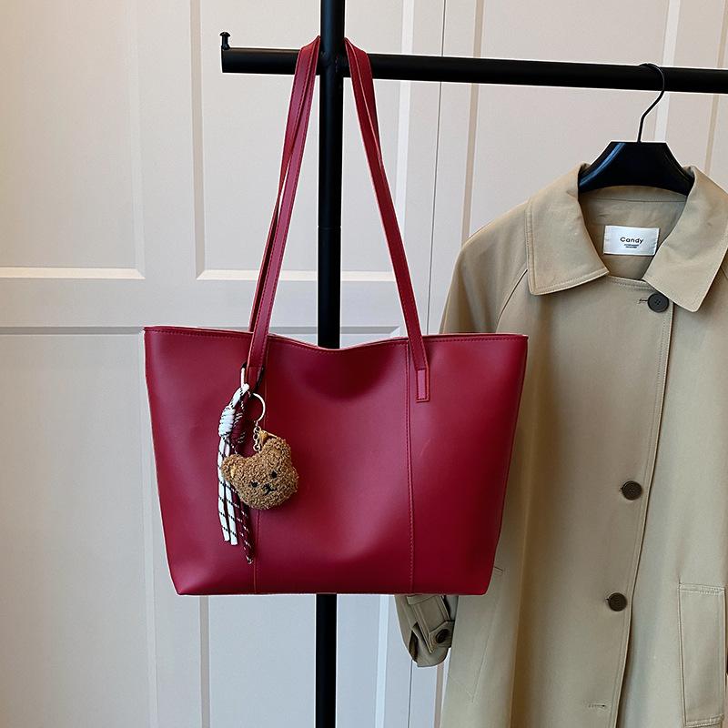 

Премиальная текстура ретро большая вместимость сумка-тоут новая сумка через плечо для通勤 студенческая сумка для занятий подмышечная сумка no pendant красный