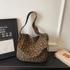 Leopard Print Shoulder Bag Women's Crossbody Bag Large Capacity Tote Bag Commuter Underarm Bag