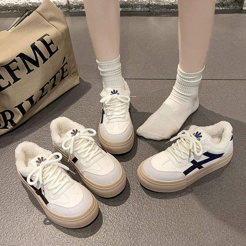 Dicksohlige Samt-Little-White-Schuhe 2025 neue Winter-Studentenschuhe lässige vielseitige Sport-Board-Schuhe