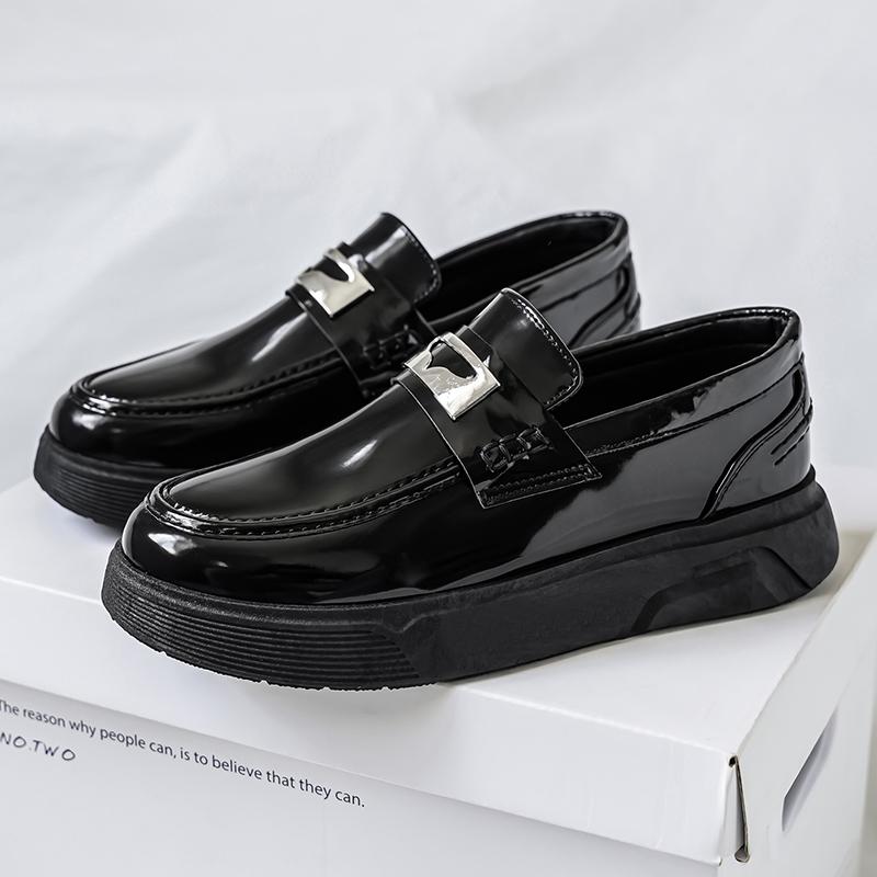 Mocassins décontractés à enfiler tendance Chaussures en cuir brillant pour hommes Chaussures de soirée de mariage tendance Chaussures plates de créateur pour hommes 2025 Nouveauté