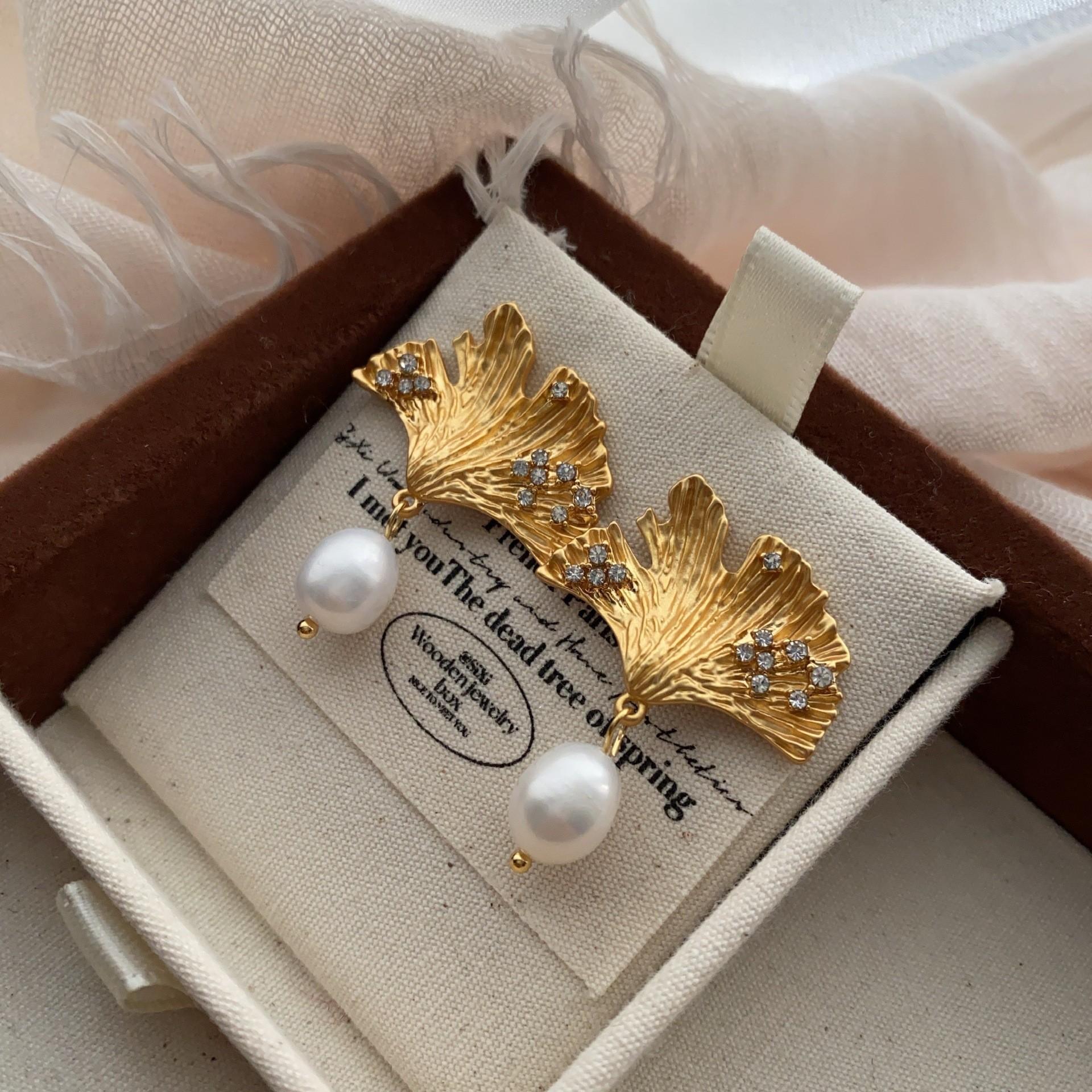 Classic Ginkgo Biloba Pearl Earrings Earrings Retro Elegant Romantic Light Luxury Exquisite Autumn And Winter Atmosphere Earrings