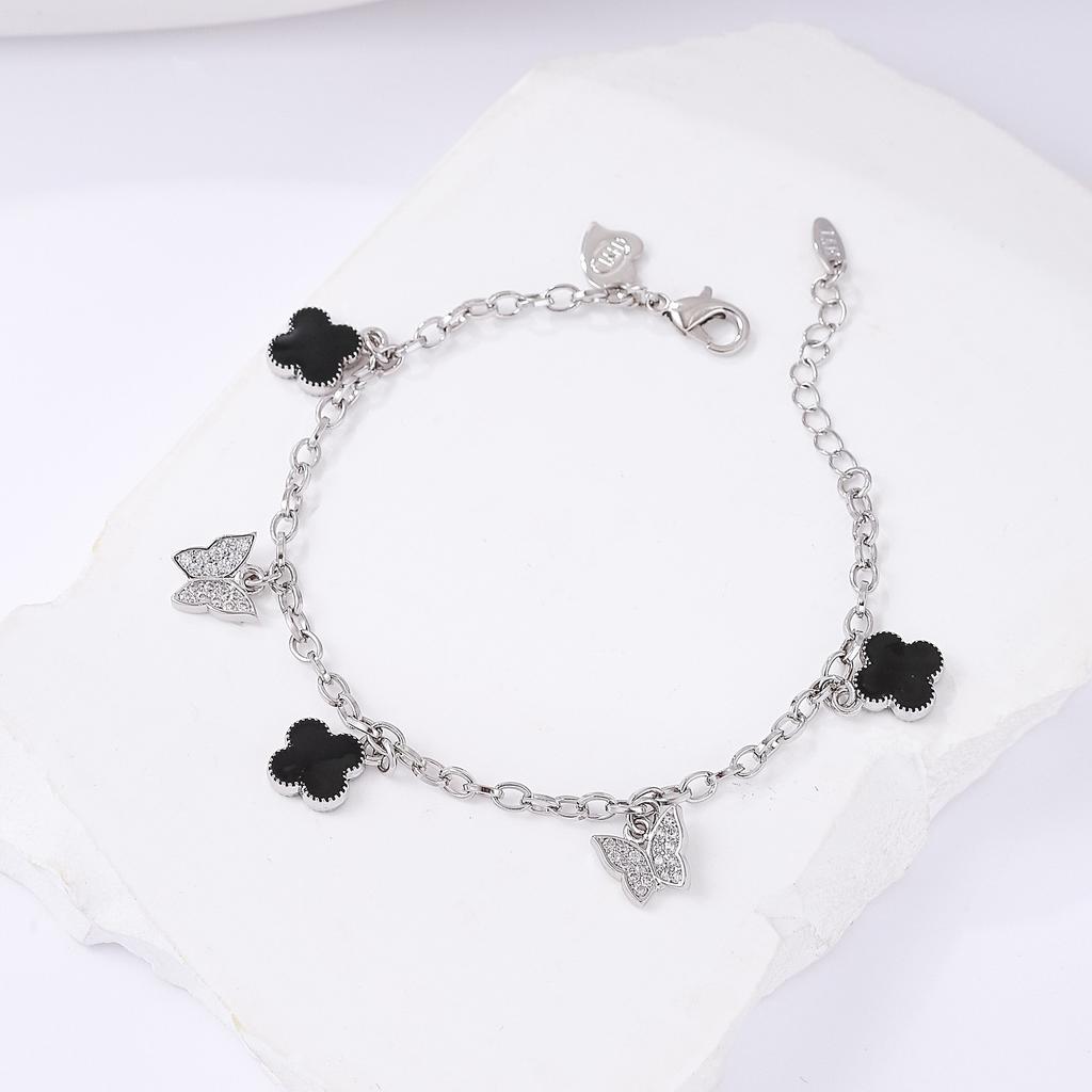 Fashionable Four-leaf Clover Bracelet for Women Stylish Versatile and Sophisticated