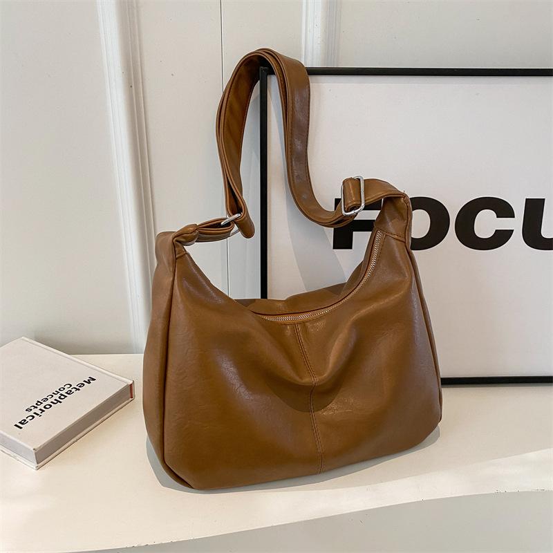 Large capacity bag women's 2025 new high-end Maillard commuter shoulder bag autumn and winter popular messenger tote bag