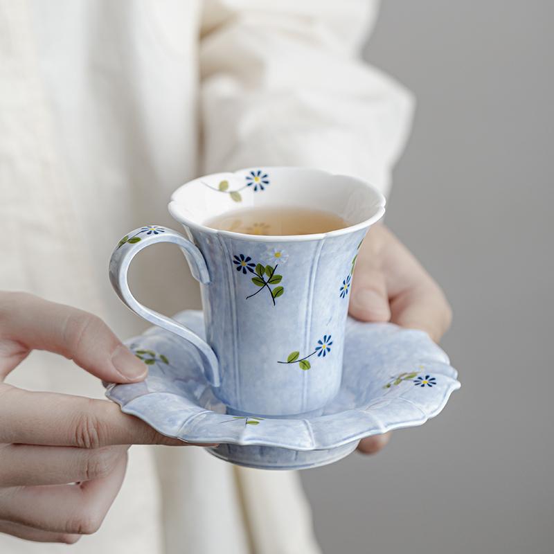 

Pure hand-painted small daisy ceramic master cup mini water cup drinking tea cup coffee cup saucer set 200ml