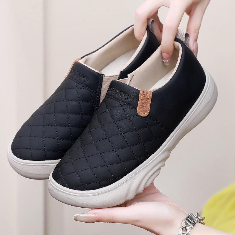 Women's Beijing Cloth Loafers Non-Slip Thick Sole Slip-On Soft Sole Comfortable Casual Shoes.
