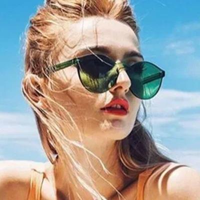 Women Luxury Vintage Sunglasses Clear Color Candy Design Sun Glasses Fashion Eyewear Trendy Accessories