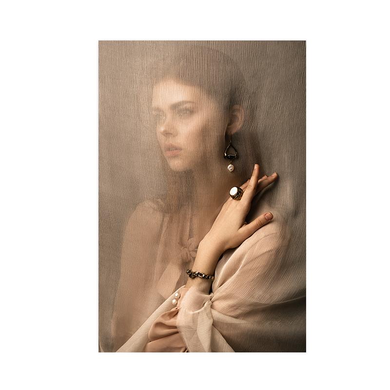 Abstrakte Sexy Mädchen Tragen Schmuck Poster und Drucke Nordic Wand Kunst Leinwand Malerei für Wohnzimmer Wohnkultur