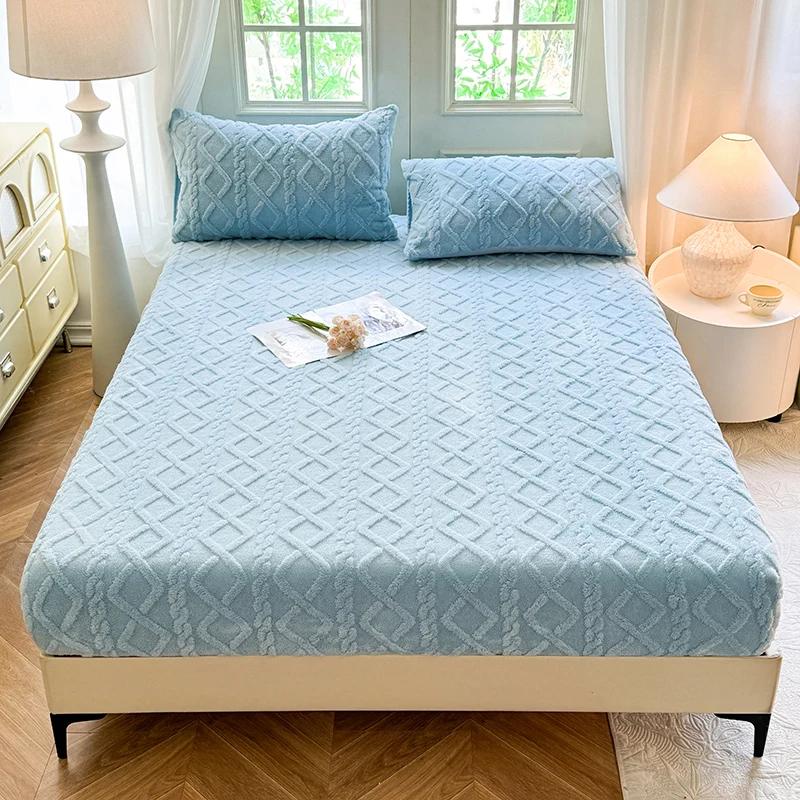 Prošívaný potah na matraci Zimní hřejivý potah na postel Taffetový sametový fleece Ložní prádlo Plyšový Zesílený Napínací prostěradlo Queen King Size Dekor