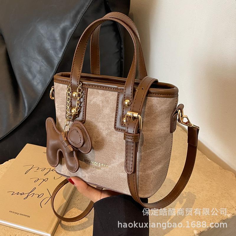 Niche High-end Small Bag Women's 2025 New Trendy and Versatile Shoulder Messenger Bag Fashionable Super Fire Portable Bucket Bag