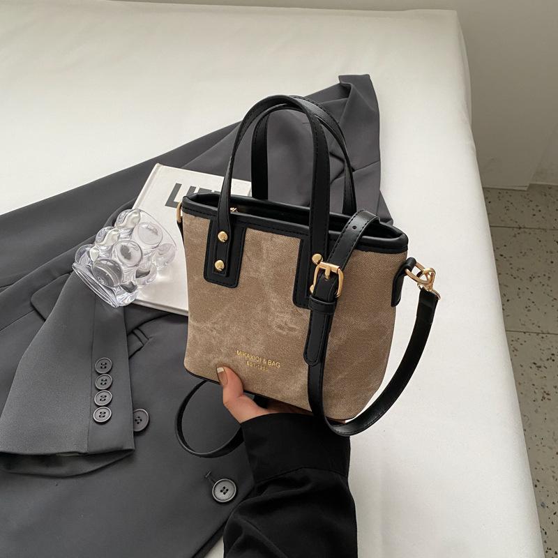 

Нишевая высококлассная маленькая сумка женская 2025 новая модная и универсальная на плечо, сумка-мессенджер, модная супер-огненная портативная сумка-ведро хаки