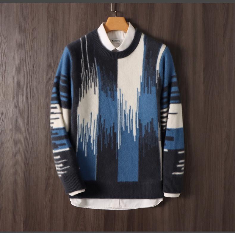 Men's 100% Pure Wool Round Neck Gradient Sweater - Thick, Loose Fit for Business Casual.