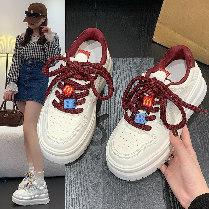 European Station thick-soled heightening little white shoes women's 2025 new spring versatile sports and leisure board shoes muffin bread shoes