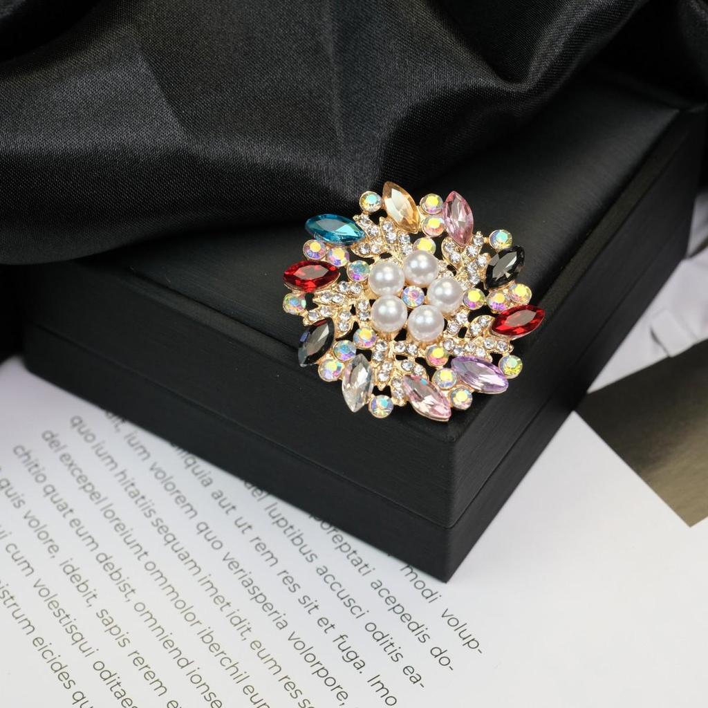 Retro Flower Pearl & Diamond Alloy Brooch Pin