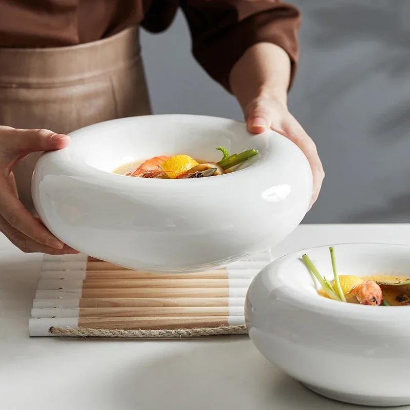 Europejska Biała Ceramika Zastawa Stołowa Miska na Sałatkę Deserową Talerzyk na Przekąski Dekoracja Stołu Domowego Talerz na Ciasto Przybory Kuchenne Porcelana