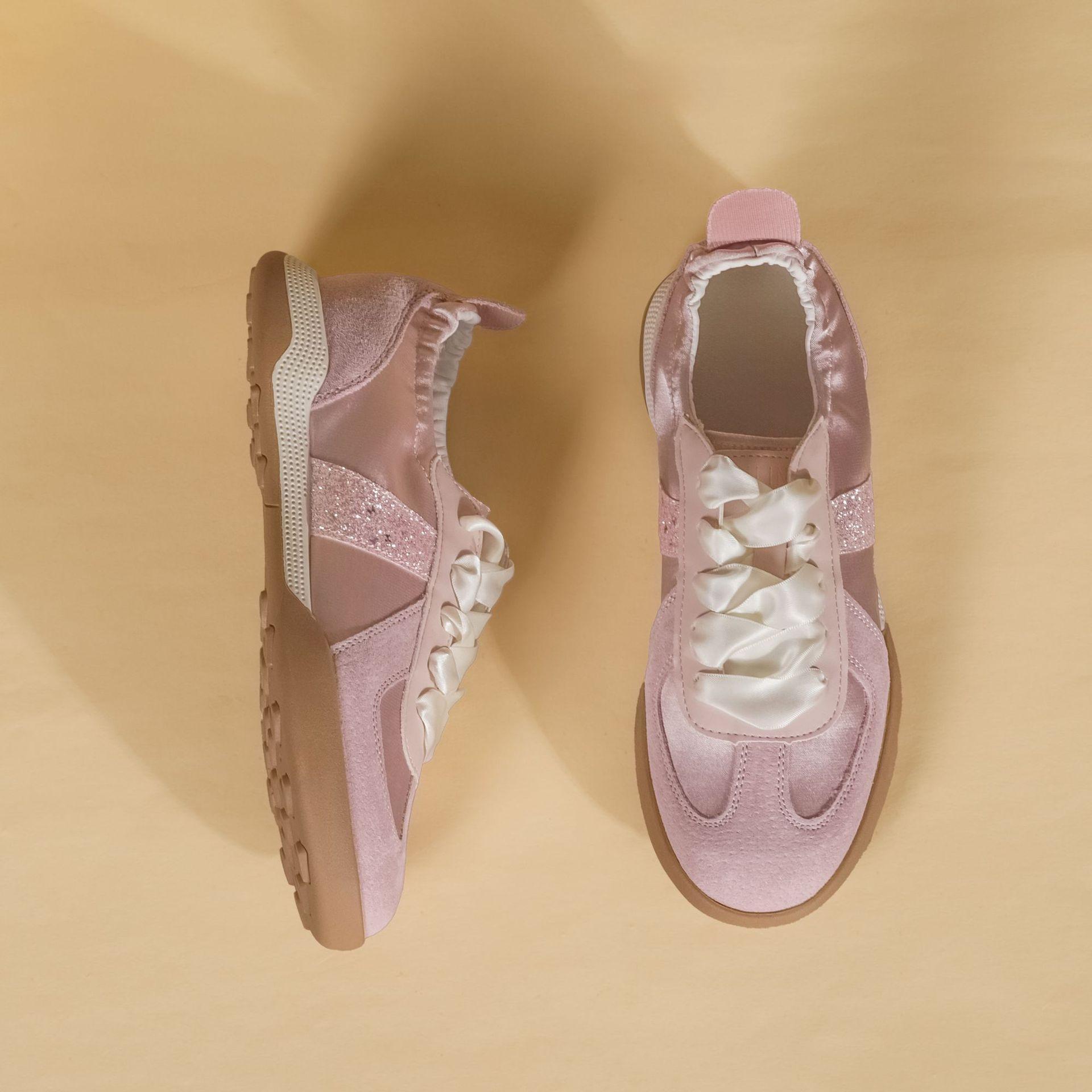 

2025 autumn new platform sports shoes women wear sweet girl style casual shoes Internet celebrity style women s shoes soft sole is not tired 34