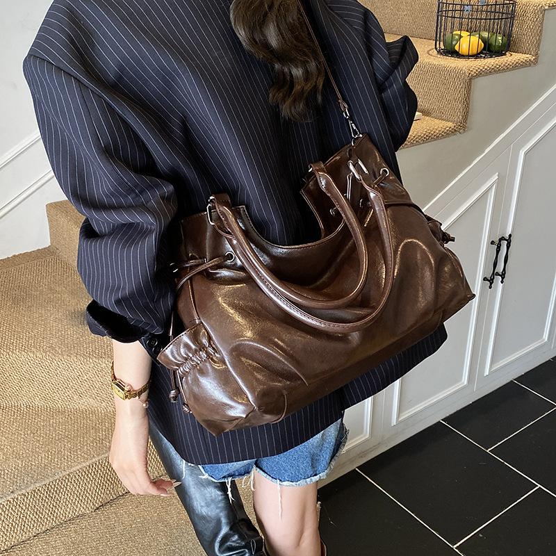 Premium Sense Niche Bag Women's Autumn and Winter 2025 New Retro Shoulder Messenger Bag Women's Portable Tote Bucket Bag