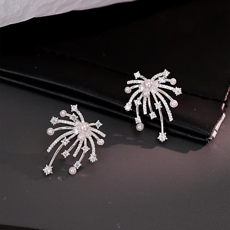 

Fireworks Pearl Retro Earrings Fashionable and Versatile Hundred Copper Earrings Exquisite Light Luxury Senior Sense Earrings