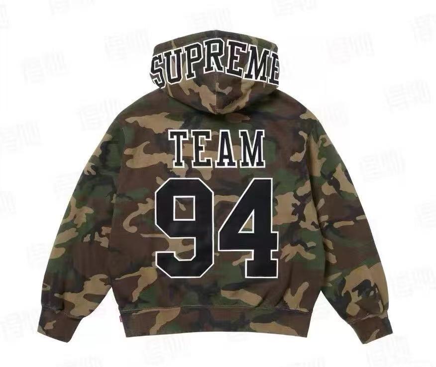 

Чоловічий осінньо-зимовий худі на блискавці з вишитою аплікацією M