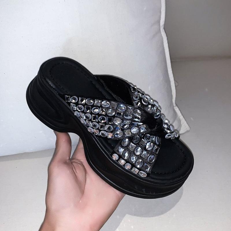 Fashion Waterproof Table Slippers Summer New Round Head Open Toe Cross with Crystal Buckle Anti-slip Wear-resistant Sandals