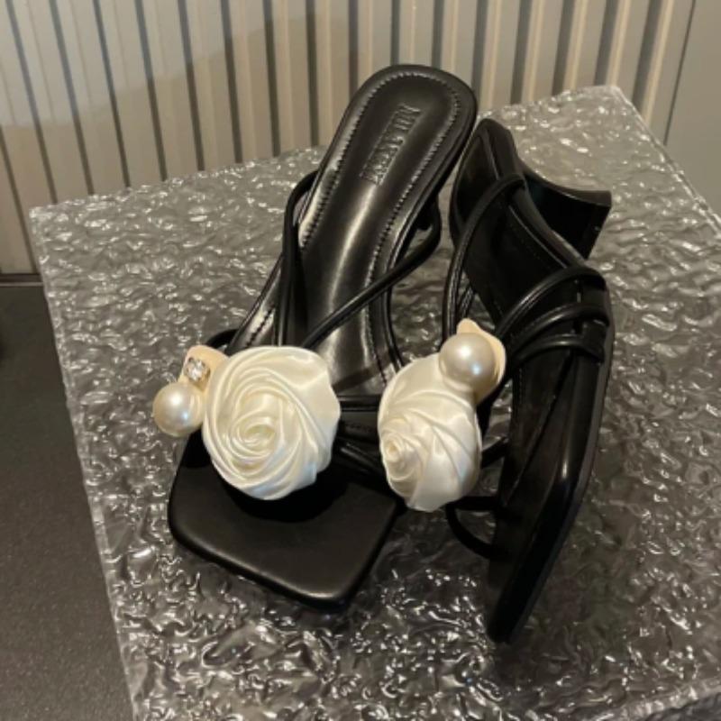 

Модные летние новые квадратные шлепанцы с жемчужной тонкой полоской для женщин, модные босоножки с цветочным темпераментом на тонком каблуке 39 чёрный