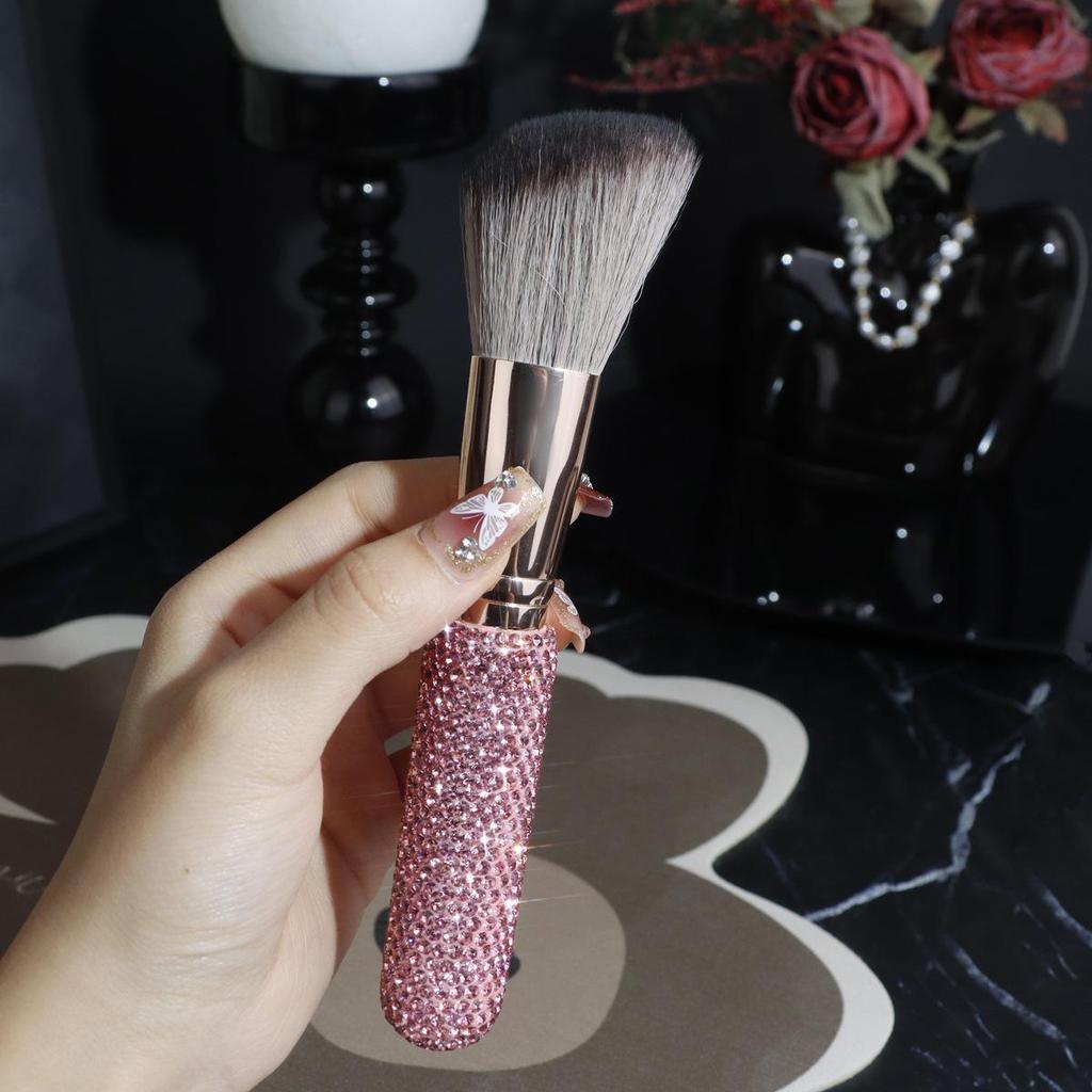 Luxury Diamond-Studded Contour Brush: Soft High-End Shadow & Concealer Brush