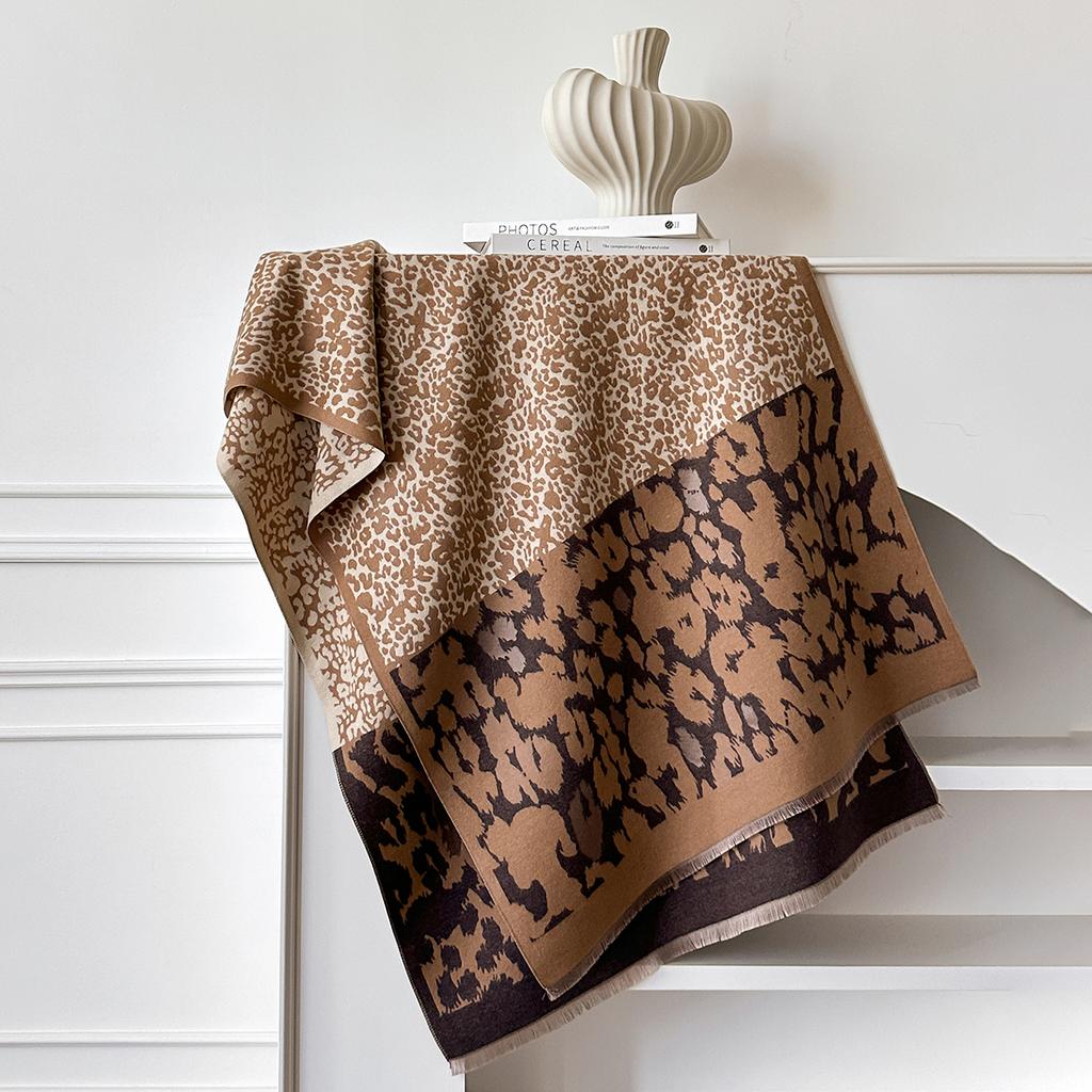  Brand Elegance Two-Sided Leopard Print Scarf Soft Warm Fringe Pashmina Shawl Autumn and Winter Coldproof Windproof Blanket