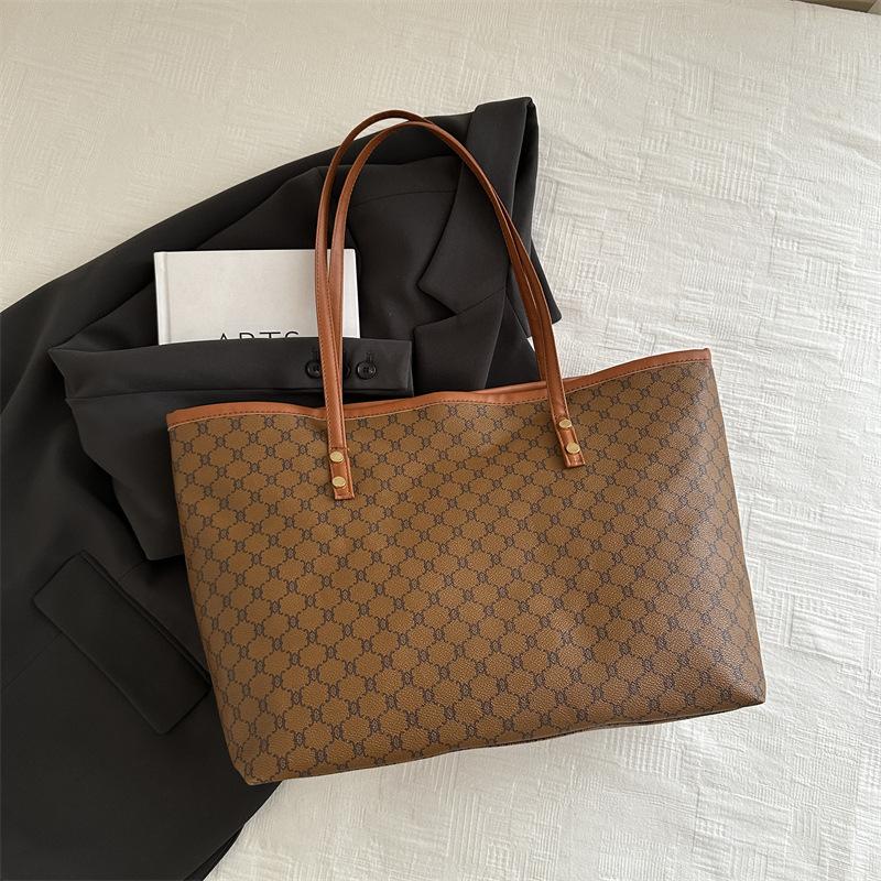 

Premium sense big bag 2025 новая легкая роскошная женская сумка через плечо большая вместительная универсальная сумка-тоут коричневый