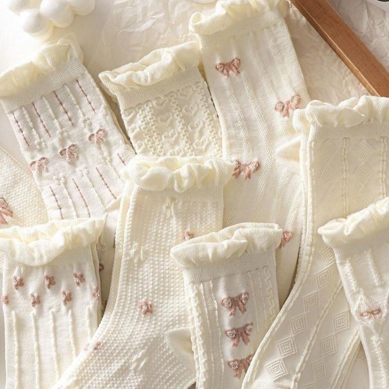 Chaussettes blanches simples, polyvalentes, jolies, nœuds papillon, petites fleurs, chaussettes tube moyennes pour femmes, Kawaii Harajuku Jk Lolita, chaussettes en coton pour filles