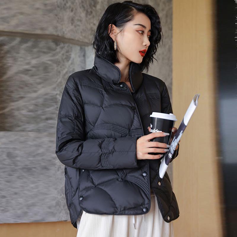 Women's Xiangyun Pattern Lightweight Short Down Jacket - Stylish Petite Winter Outerwear with White Duck Down Warmth